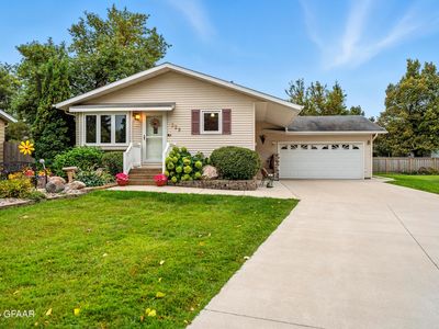 329 Circle Hills Dr, Grand Forks, ND, 58201