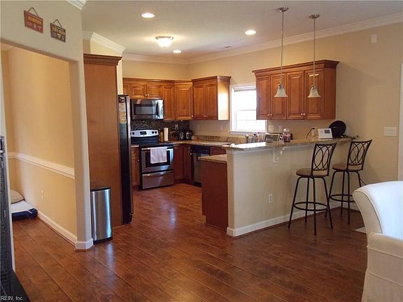 5th image of 2706 Beachmont Ave