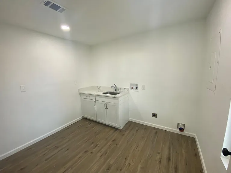 1506 Edwards St — Photo 28