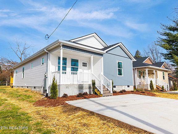 2nd image of 2609 Bernhurst Dr NE