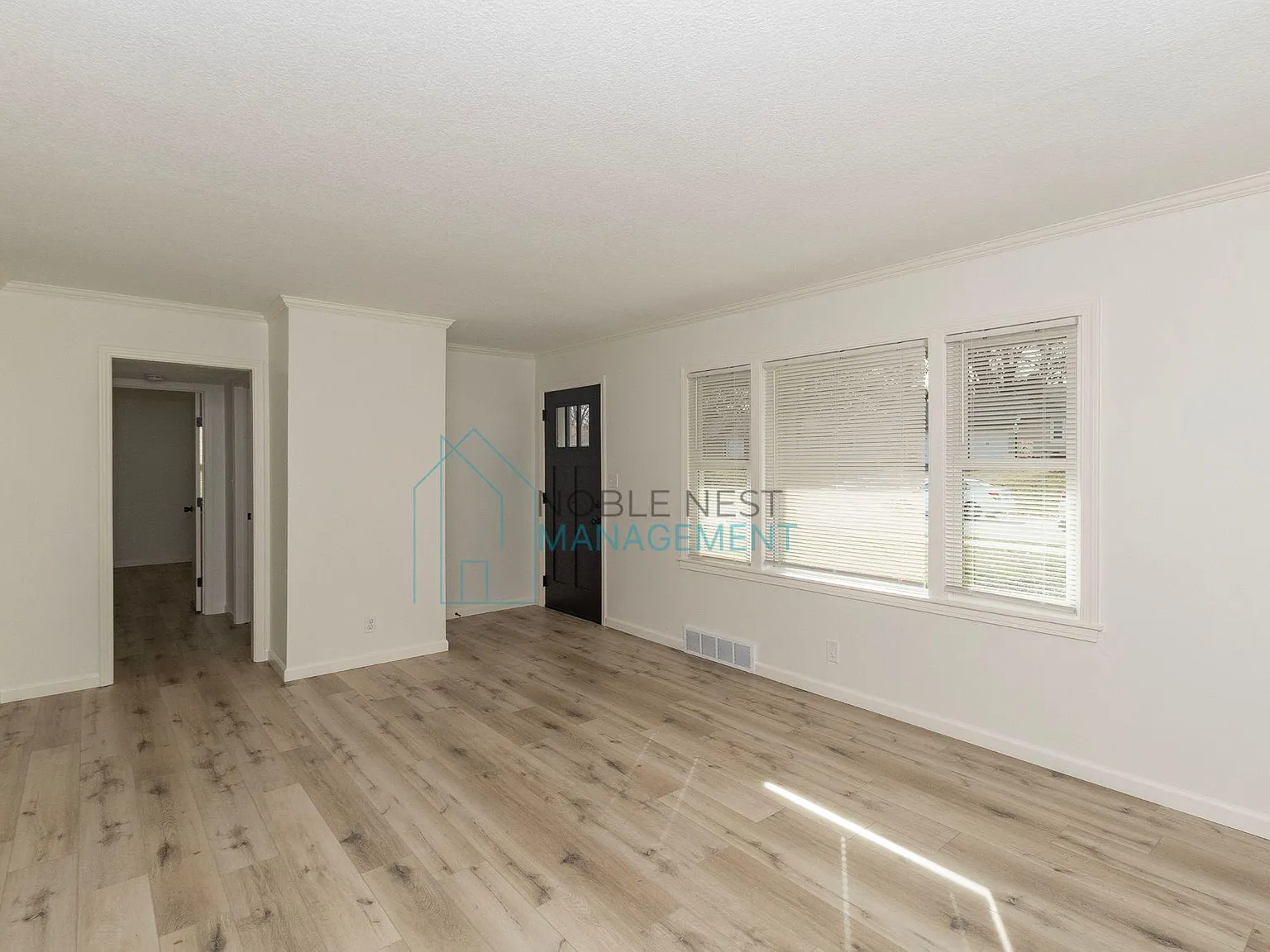 3 bed, 912 sqft, $2,000 — Photo 2