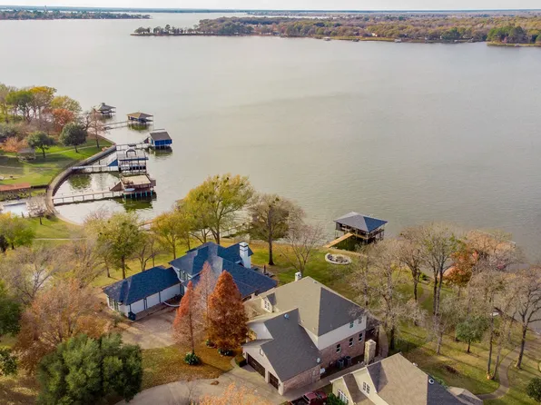 104 Lakeside Ct, Malakoff, TX 75148