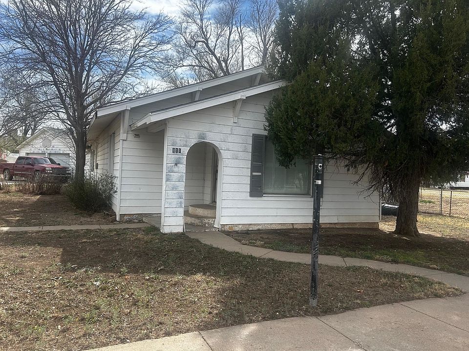 1st image of 811 Main St