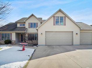 545 Cecelia St, Combined Locks, WI 54113