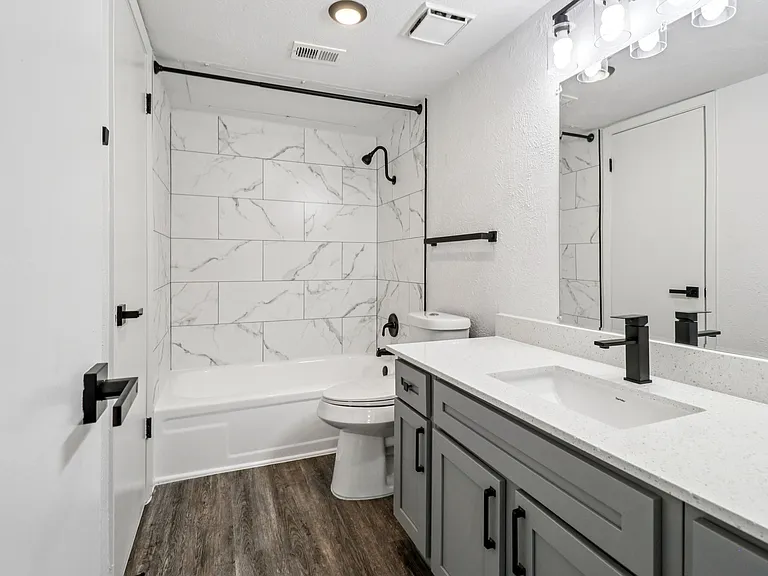 Woodbridge Townhomes — Photo 10