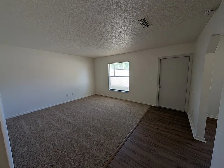 607 Kansas Ave — Photo 4
