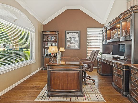 5th image of 2404 Creek Ridge Dr