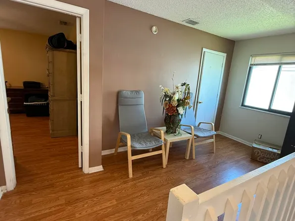 401 Shoreview Dr, Greenacres, FL 33463