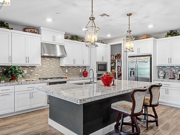 5th image of 931 Via Veneto