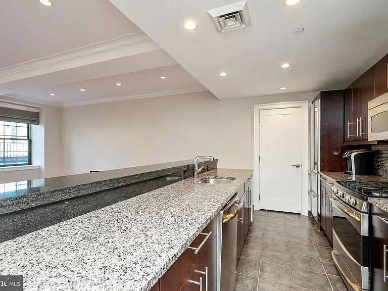 219 S 18th St #29-709 — Photo 12