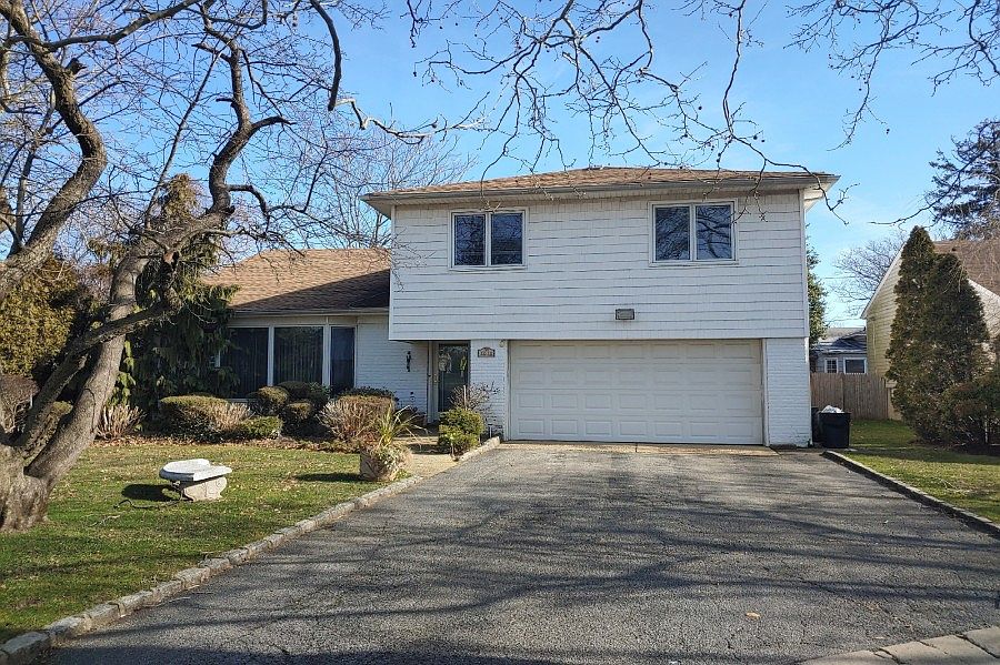 1030 Cedarhurst St Valley Stream Ny 11581 Zillow