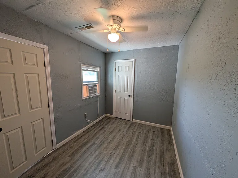 409 S 2nd St — Photo 10
