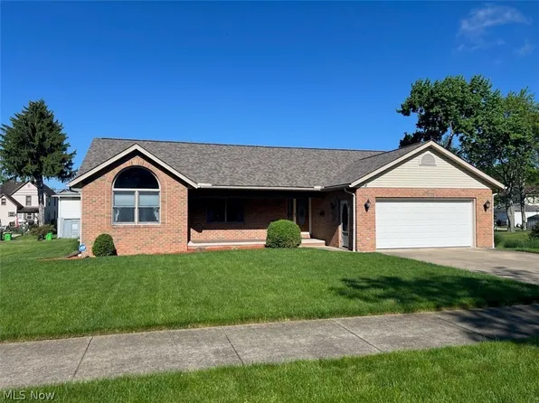 815 N 3rd St, Dennison, OH 44621