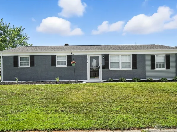 218 Woodfield Dr, Brookville, OH 45309