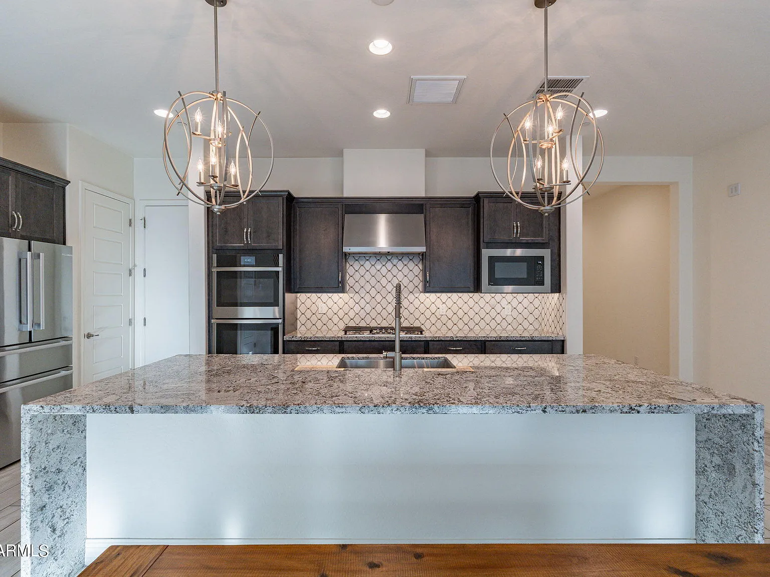 3 bed, 2.5 bath, 2399 sqft, $3,000 — Photo 3
