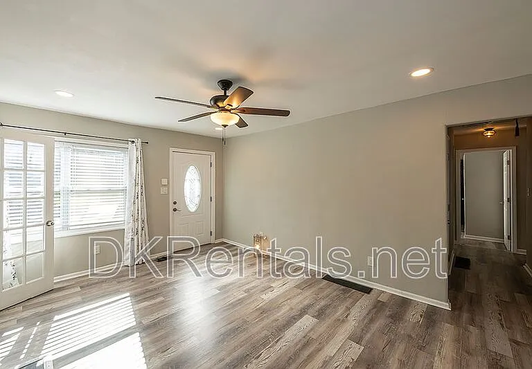 2874 Blount St — Photo 12