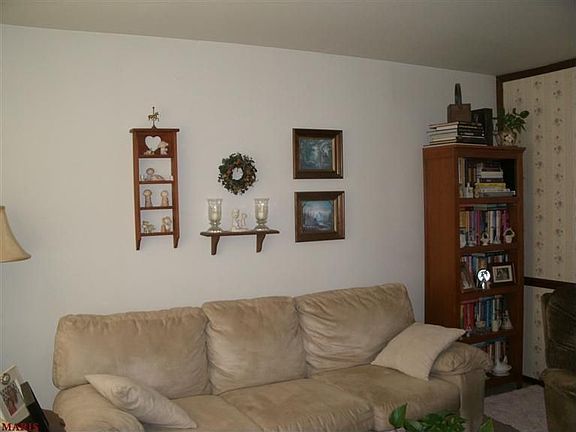 4th image of 10629 Dunkeld Cir