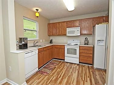 3rd image of 8005 Maureen Dr