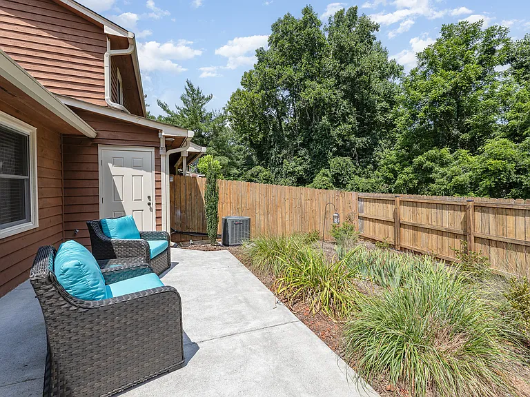 508 Rock Cliff Ct — Photo 17