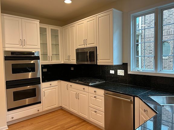 3rd image of 2269 Royal Ridge Dr
