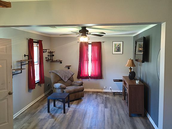 4th image of 2219 Roseberry Rd