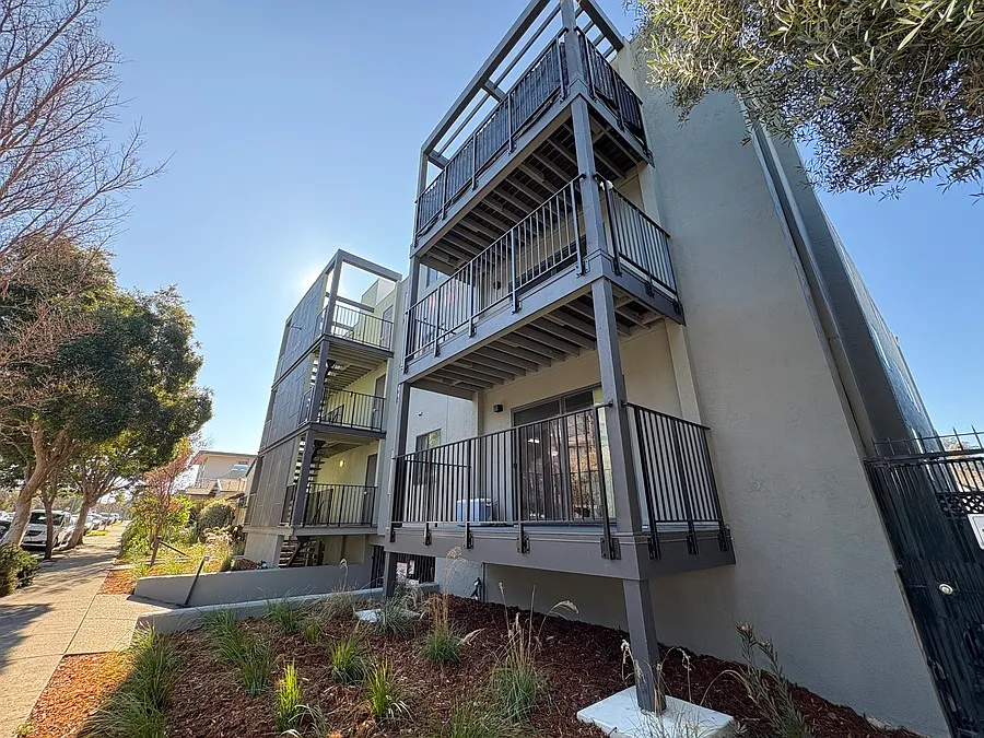 410 Evelyn Ave — Photo 2