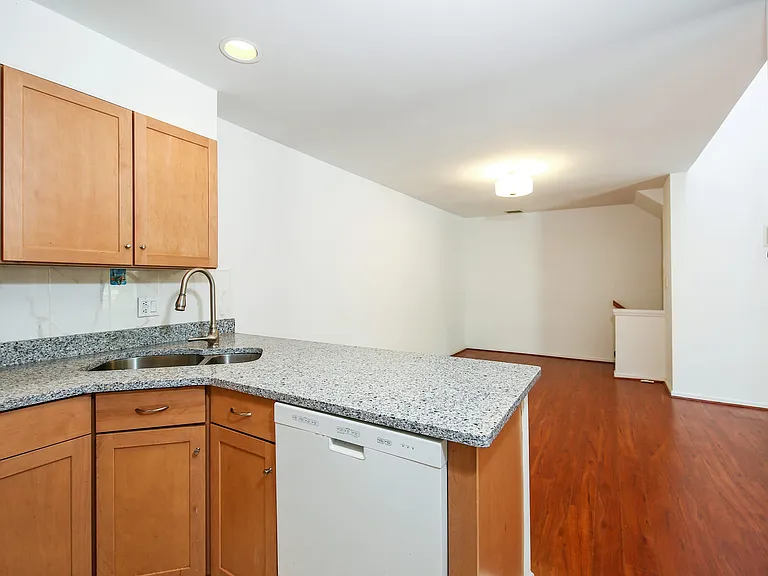 599 Midland Ave #2-5 — Photo 8