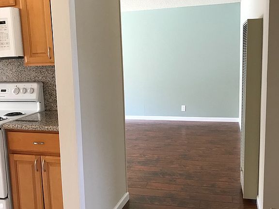 4th image of 315 E Okeefe St APT 17