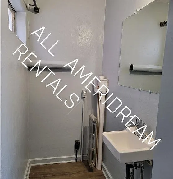 216 Carlisle St #1 — Photo 4