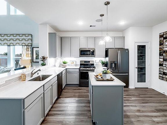 5th image of 3831 Pecan Cir