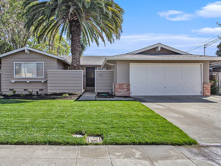 7196 Tamarack Dr — Photo 1