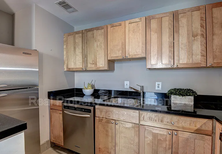 1931 17th St NW #305 — Photo 2