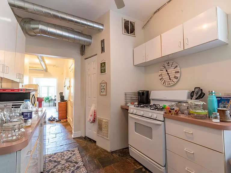 2537 N Sheffield Ave #207 — Photo 4