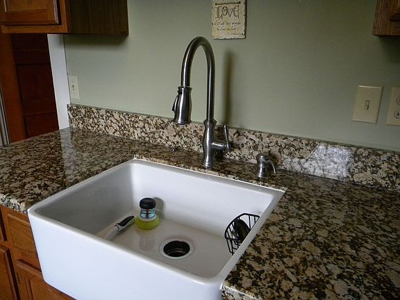 Kitchen: new granite counters and farmhouse sink