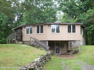109 Stag Ct, Bushkill, PA 18324