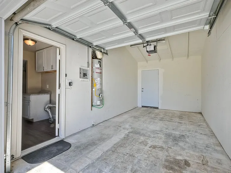 3620 Frenzel Cir — Photo 17