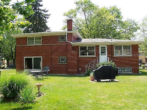 3rd image of 383 Patricia Dr