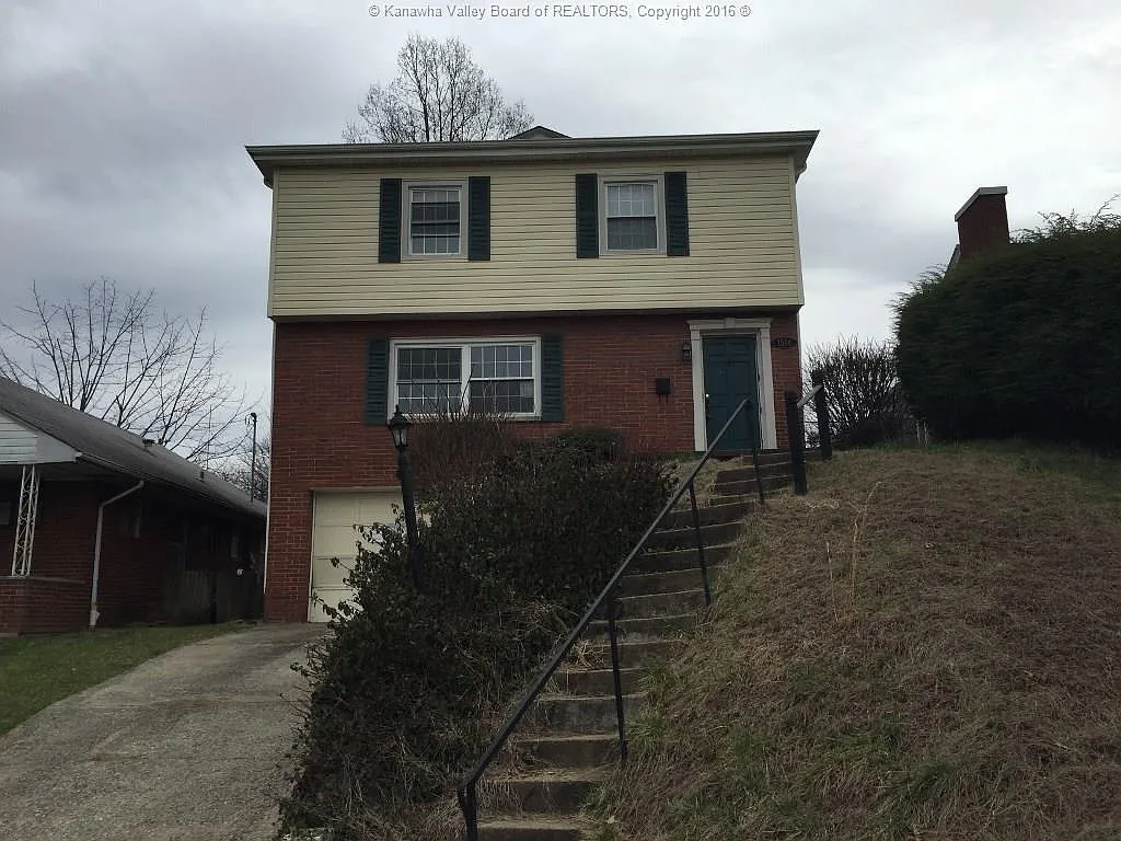 1514 Upland Pl photo 1