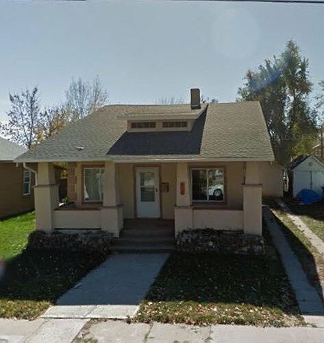 Great front yard with planter boxes