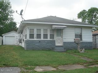 807 S Thomas St, Christopher, IL 62822