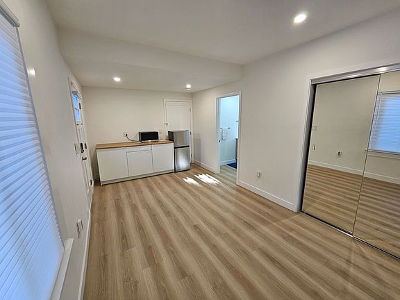 2nd image of 533 N Saint Andrews Pl Unit A