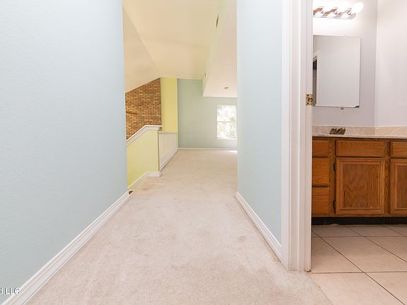 5th image of 214 Tantallon Dr