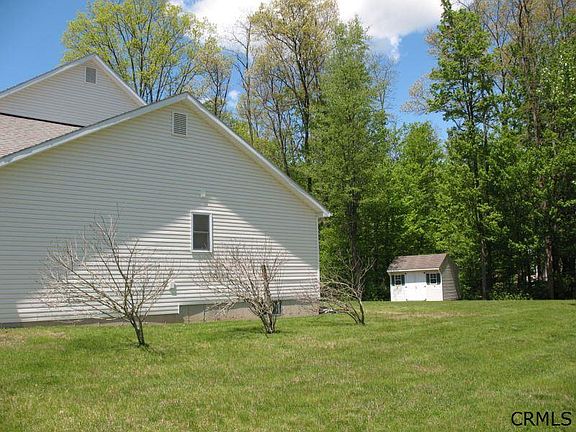 3rd image of 5 Dorothy Ln
