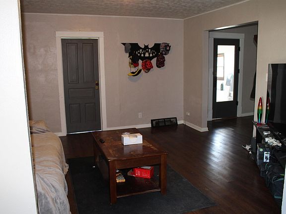 2nd image of 204 W Farmer Ave