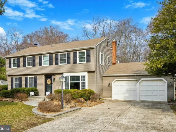 22 School House Dr, Medford, NJ 08055