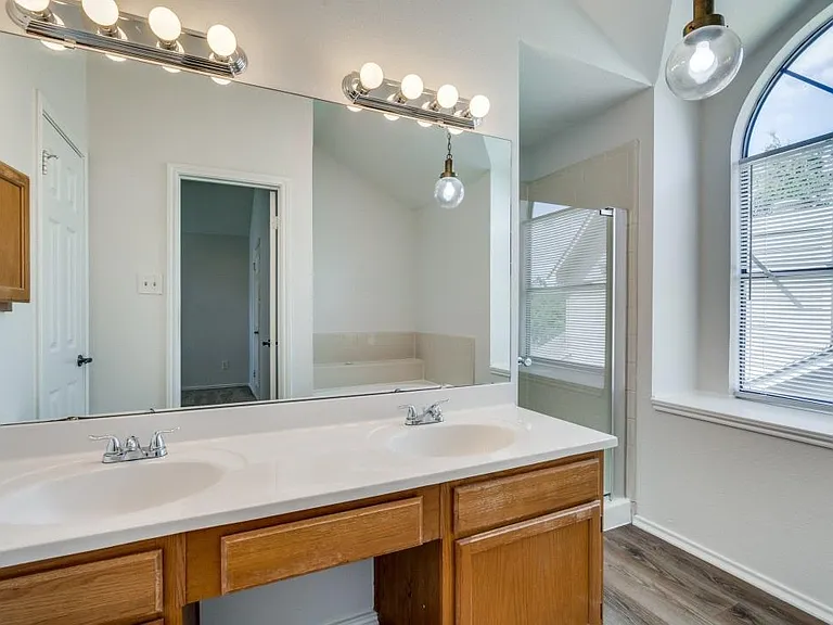 15902 De Peer Ave — Photo 7