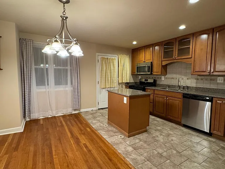 1513 Aldeney Ave — Photo 8
