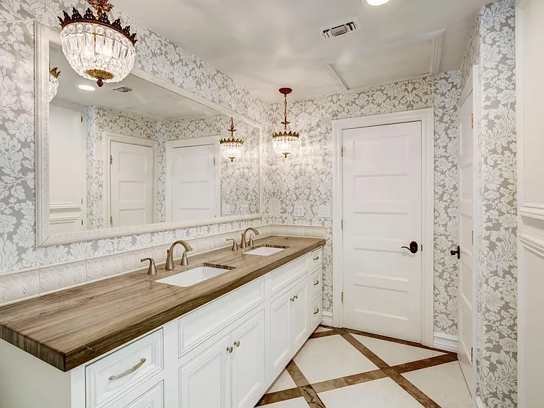 1710 Country Club Dr — Photo 23