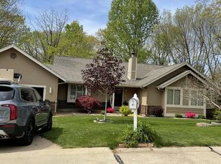15 Laurel Oaks Ct, Lake Saint Louis, MO 63367