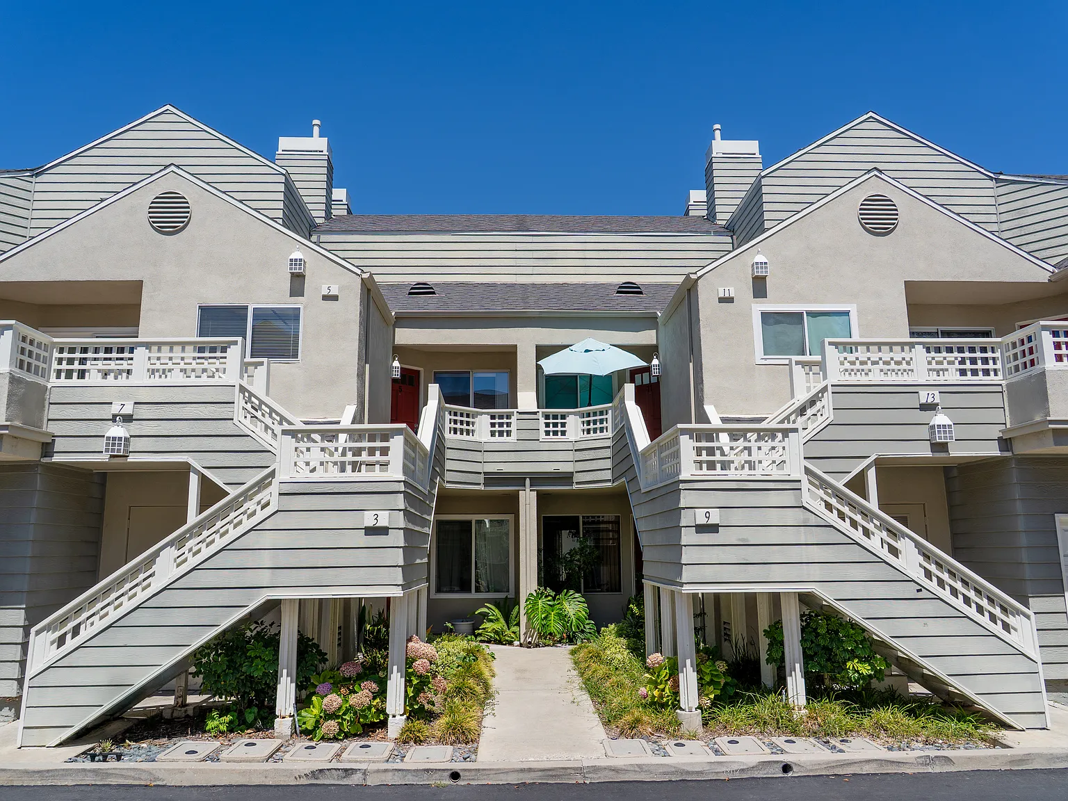 2 bed, 1200 sqft, $3,180 — Photo 1